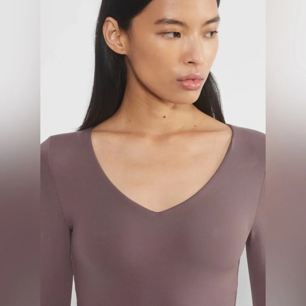 Aritzia Babaton Contour V-Neck Longsleeve Bodysuit - Picture 3 of 7